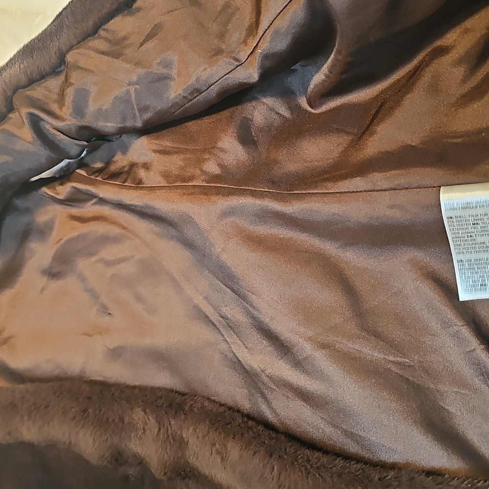 Chico's Faux Fur Vest Size 0 (MED) Very Good Condition. No Signs Of Wear. - Picture 4 of 12